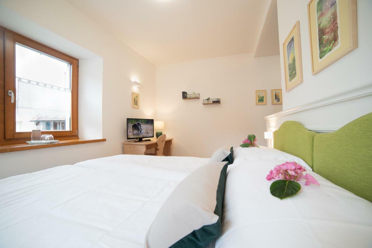 Alpedale Locanda 오바로 외부 사진